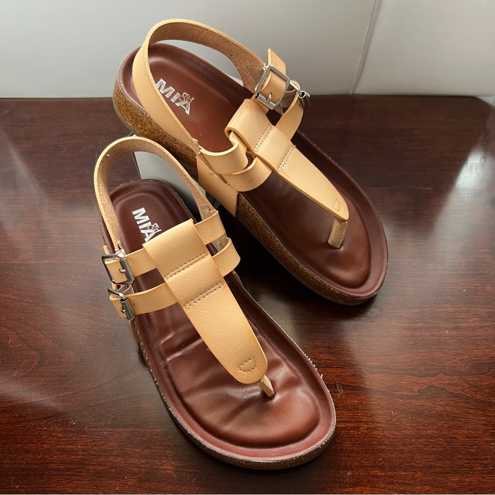 MIA Beige Faux Leather Thong Sandals Size 6